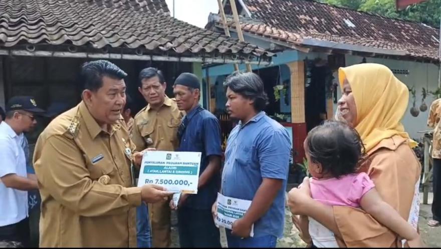 Baznas Kulon Progo Salurkan Bantuan RTLH dan Aladin, Empat Warga Sendangsari Jadi Penerima 