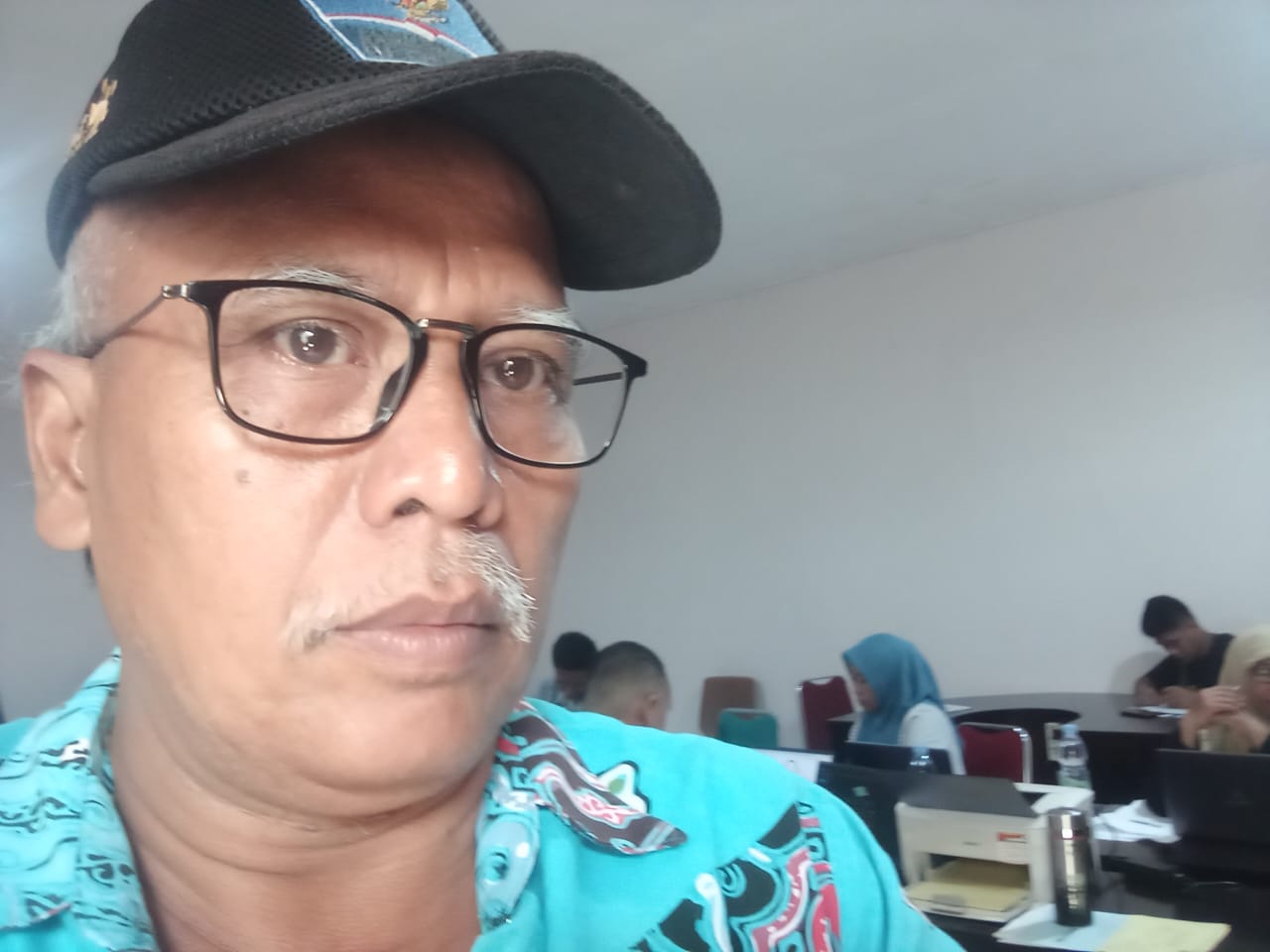 Antrian pajak NPWP di ruang Rapat sekretariat kalurahan Sendangsari Antrian pajak NPWP di ruang Rapat sekretariat kalurahan Sendangsari